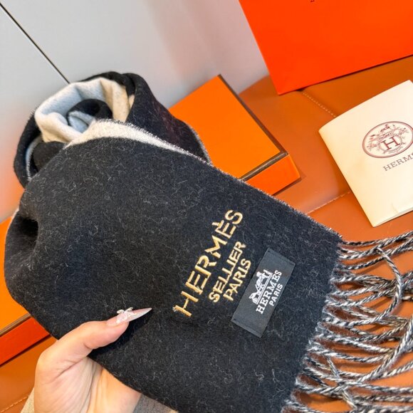 Hermes Black & Grey Wool Scarf - Picture 4 of 5